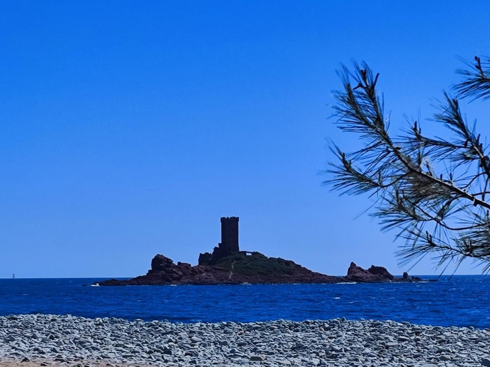 Cozy Apartment In Agay With Stunning Views Saint-Raphaël Eksteriør bilde